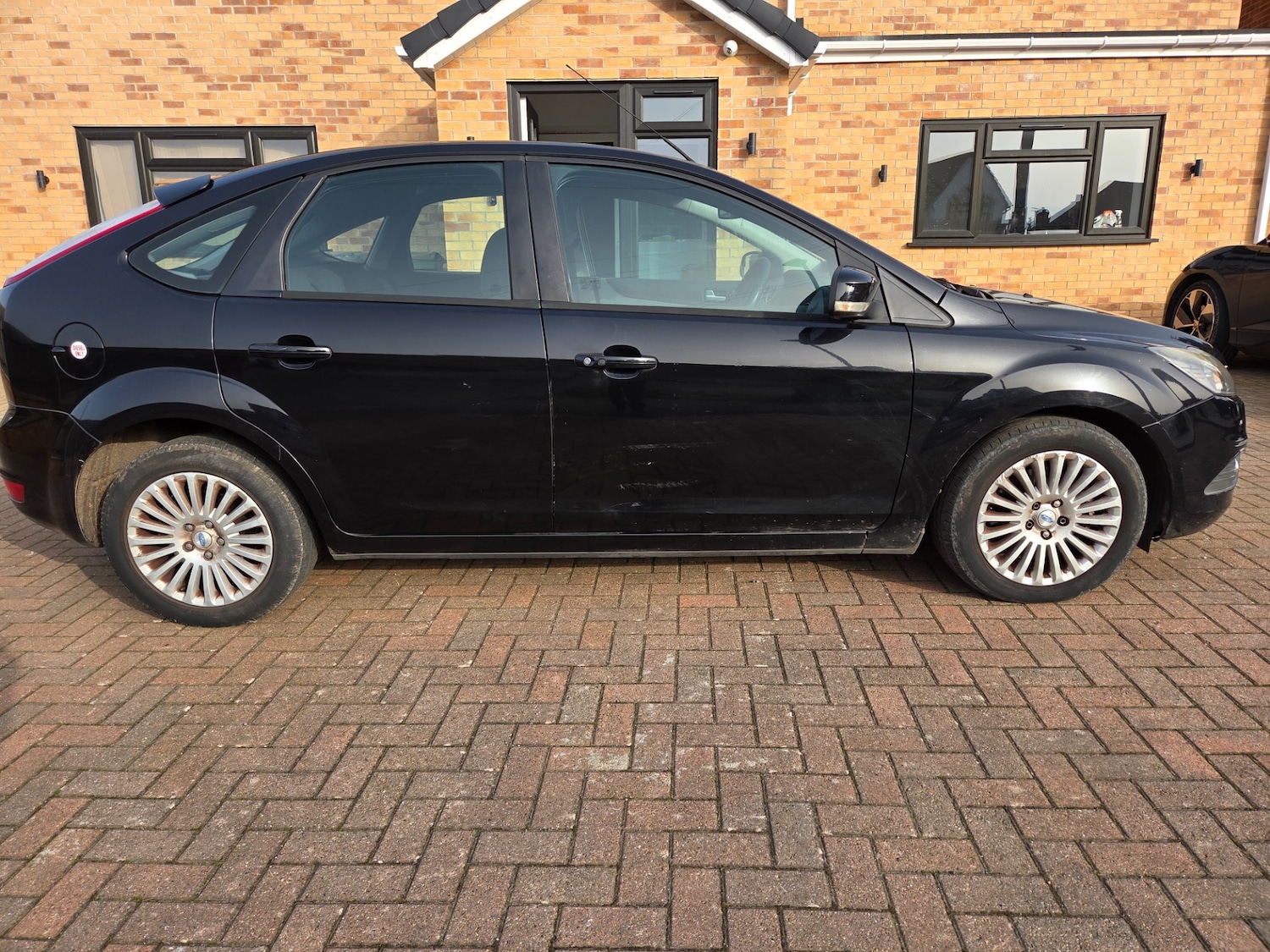 Used Ford Focus 2010 for sale - 77766150: Photo 2