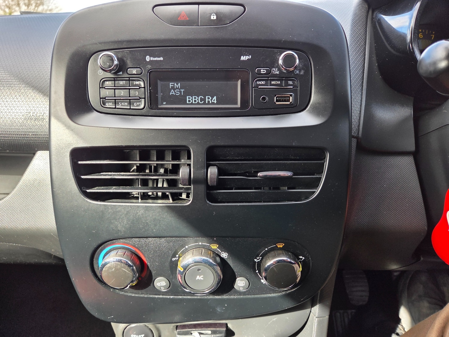 Used Renault Clio 2014 for sale - 76418082: Photo 13