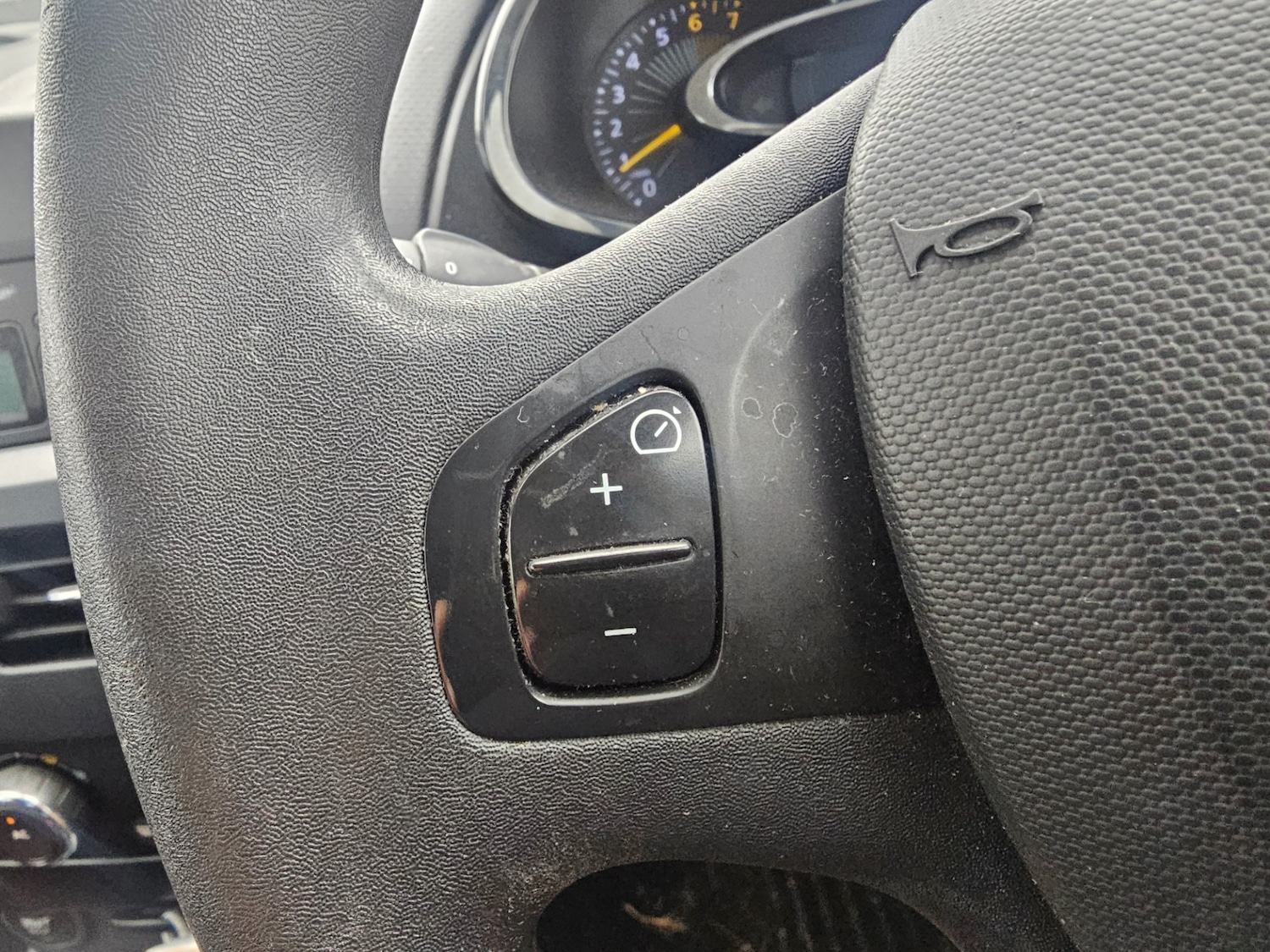 Used Renault Clio 2014 for sale - 76418082: Photo 6