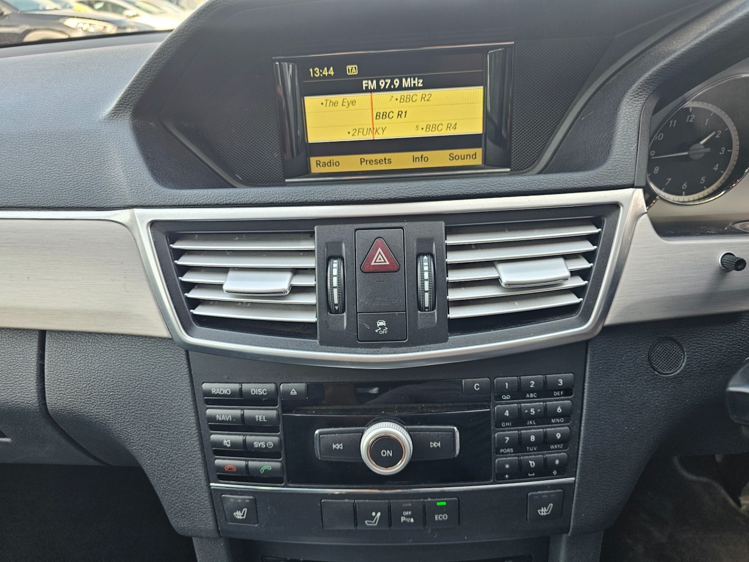 Used Mercedes-Benz E Class 2011 for sale - 74872873: Photo 15
