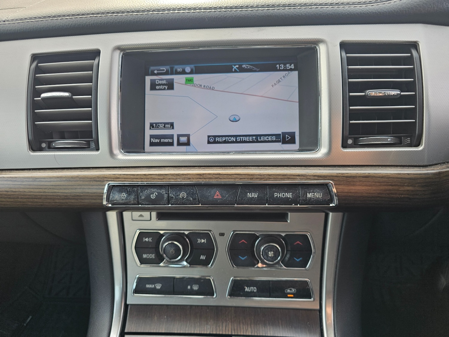 Used Jaguar XF 2012 for sale - 75235599: Photo 19