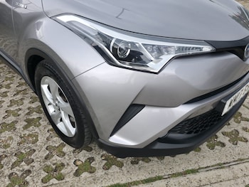 Used Toyota C-HR 2017 for sale - 75683605: Photo
