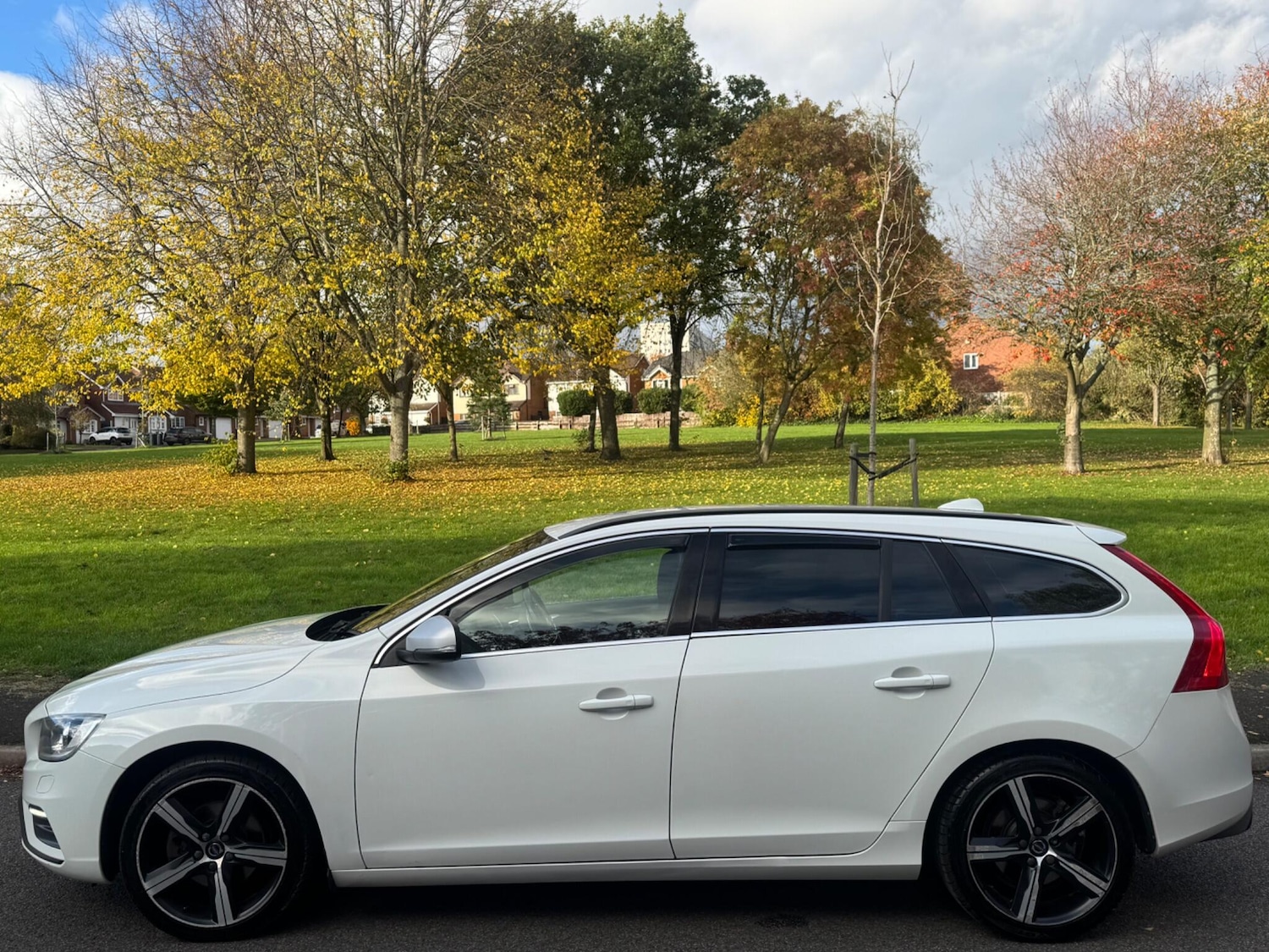 Used Volvo V60 2016 for sale - 76348773: Photo 10
