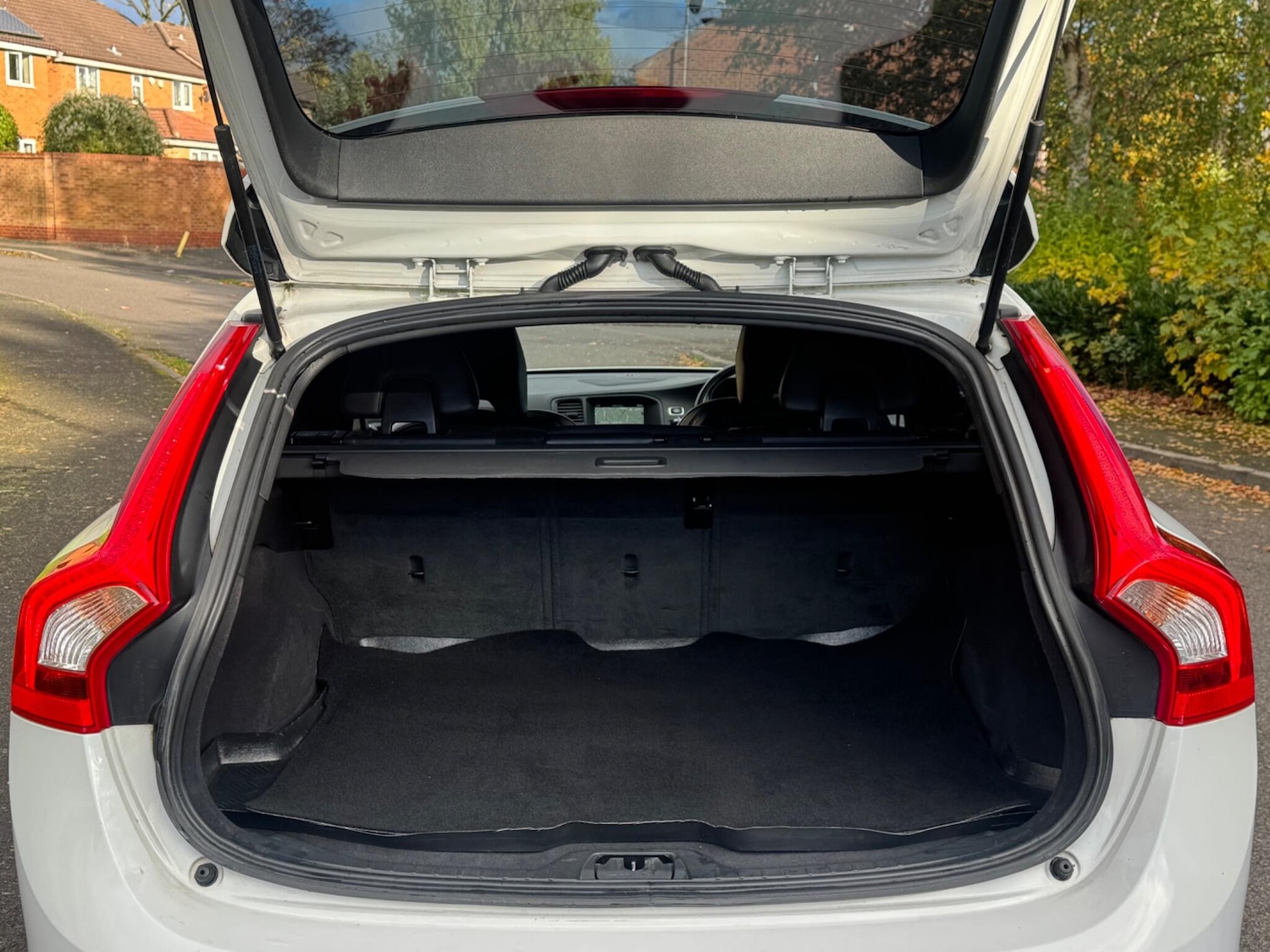 Used Volvo V60 2016 for sale - 76348773: Photo 16