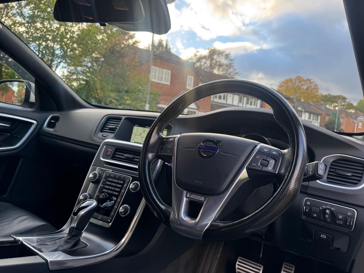 Used Volvo V60 2016 for sale - 76348773: Photo 3