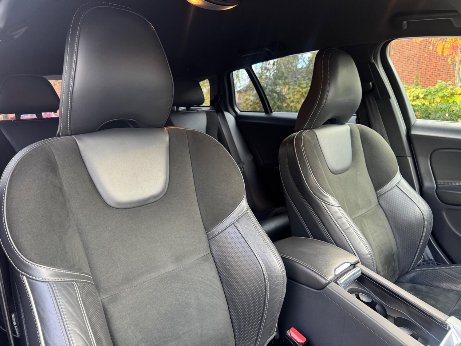 Used Volvo V60 2016 for sale - 76348773: Photo 4