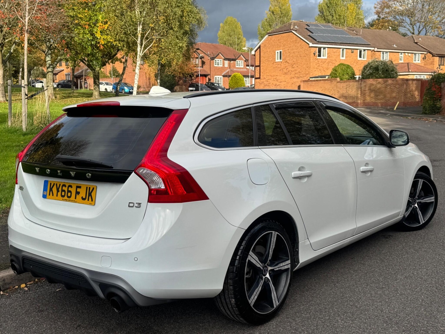 Used Volvo V60 2016 for sale - 76348773: Photo 5