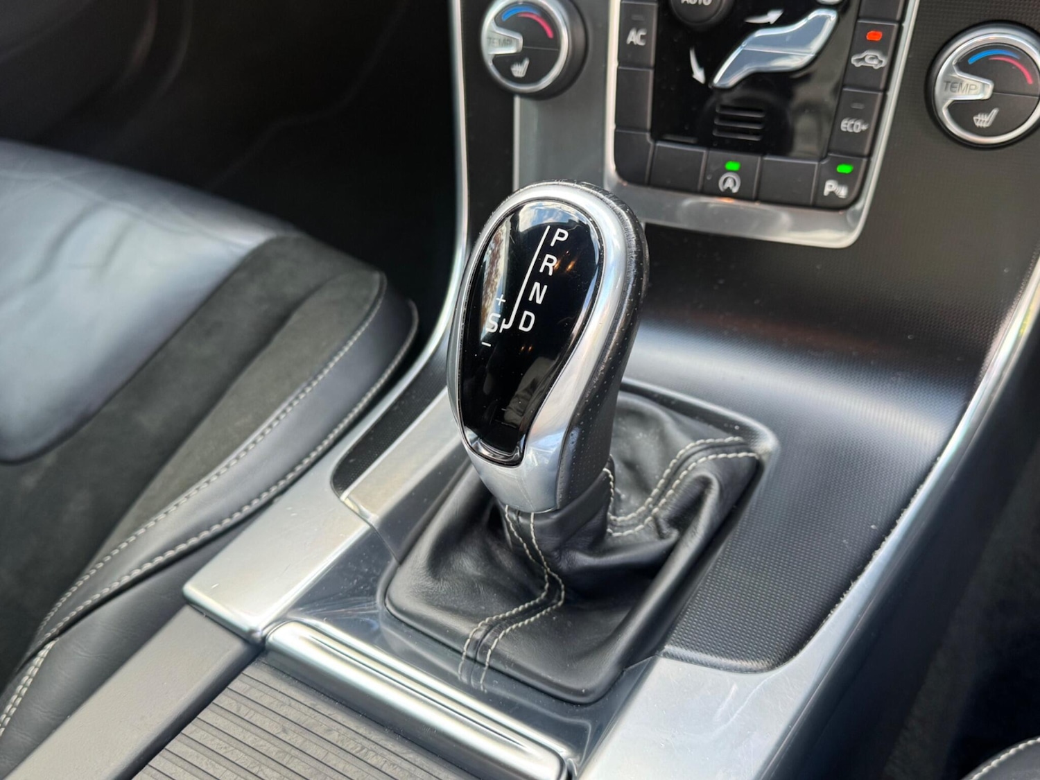 Used Volvo V60 2016 for sale - 76348773: Photo 8