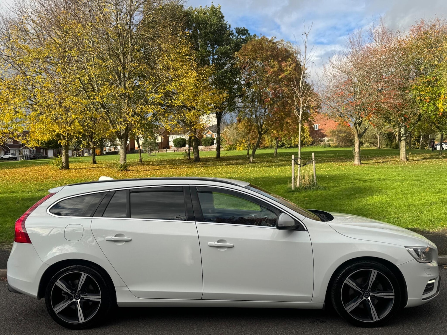 Used Volvo V60 2016 for sale - 76348773: Photo 9