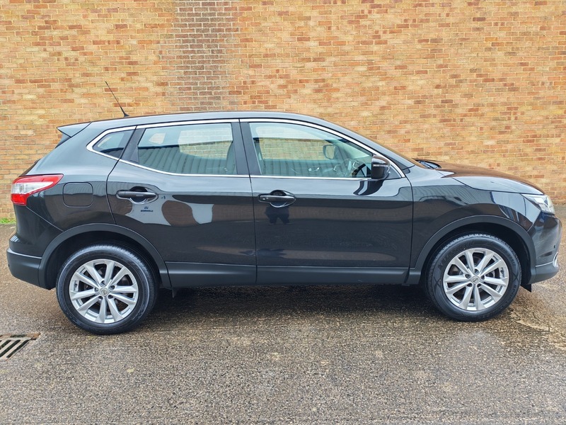 Used Nissan Qashqai 2017 for sale - 77342409: Photo 2