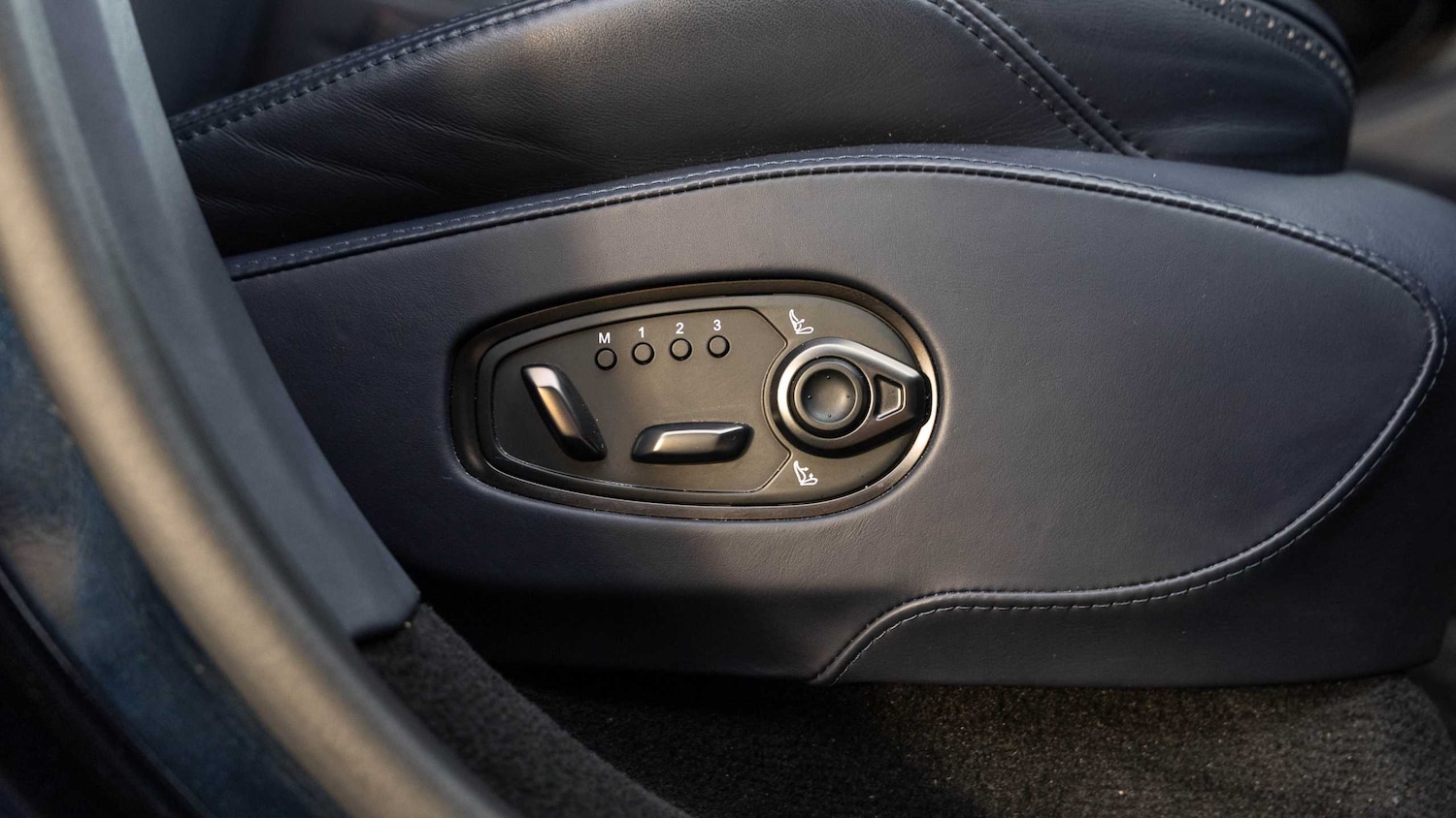 Used Aston Martin DBX 2022 for sale - 77282016: Photo 13