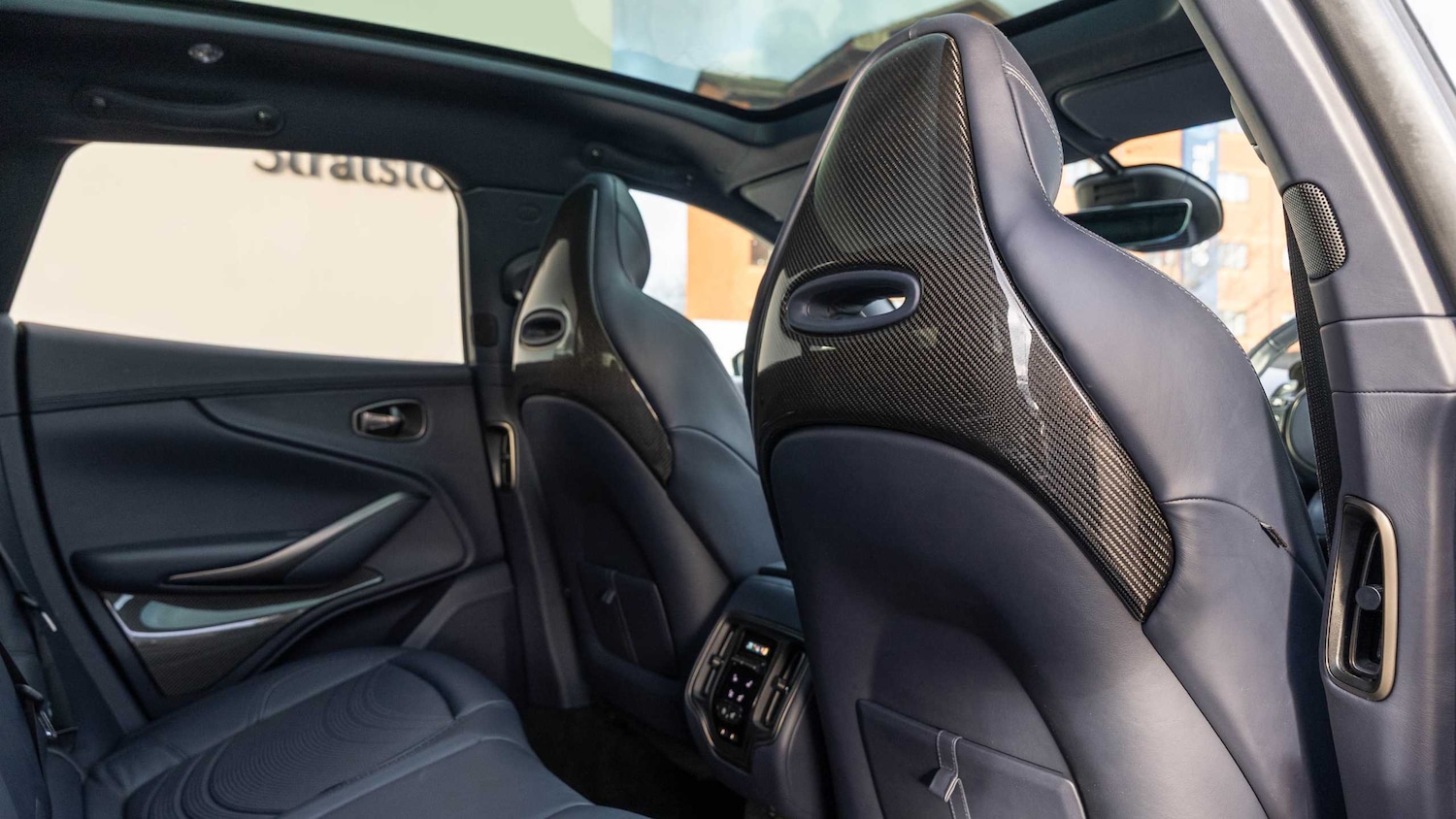 Used Aston Martin DBX 2022 for sale - 77282016: Photo 15