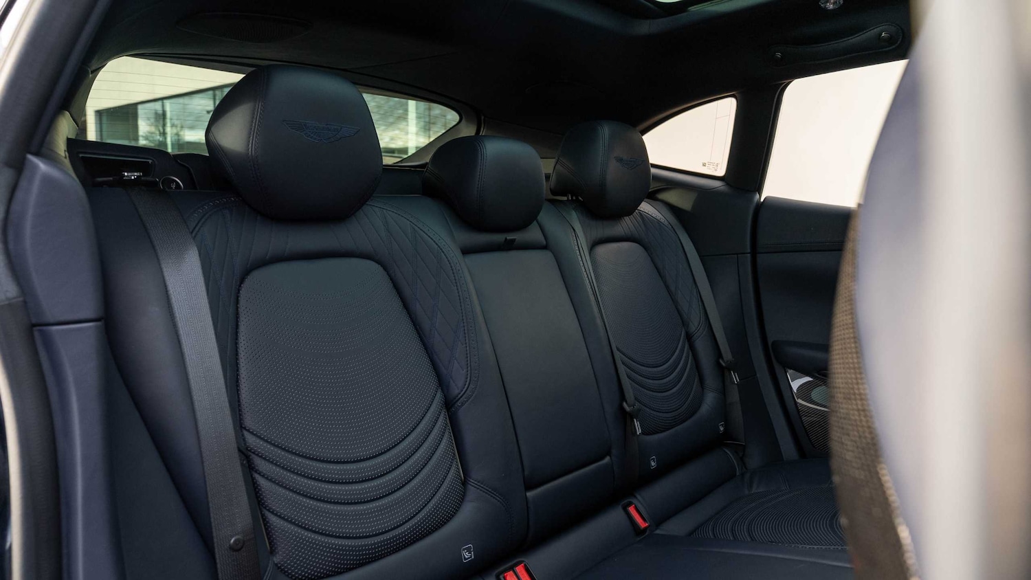 Used Aston Martin DBX 2022 for sale - 77282016: Photo 17