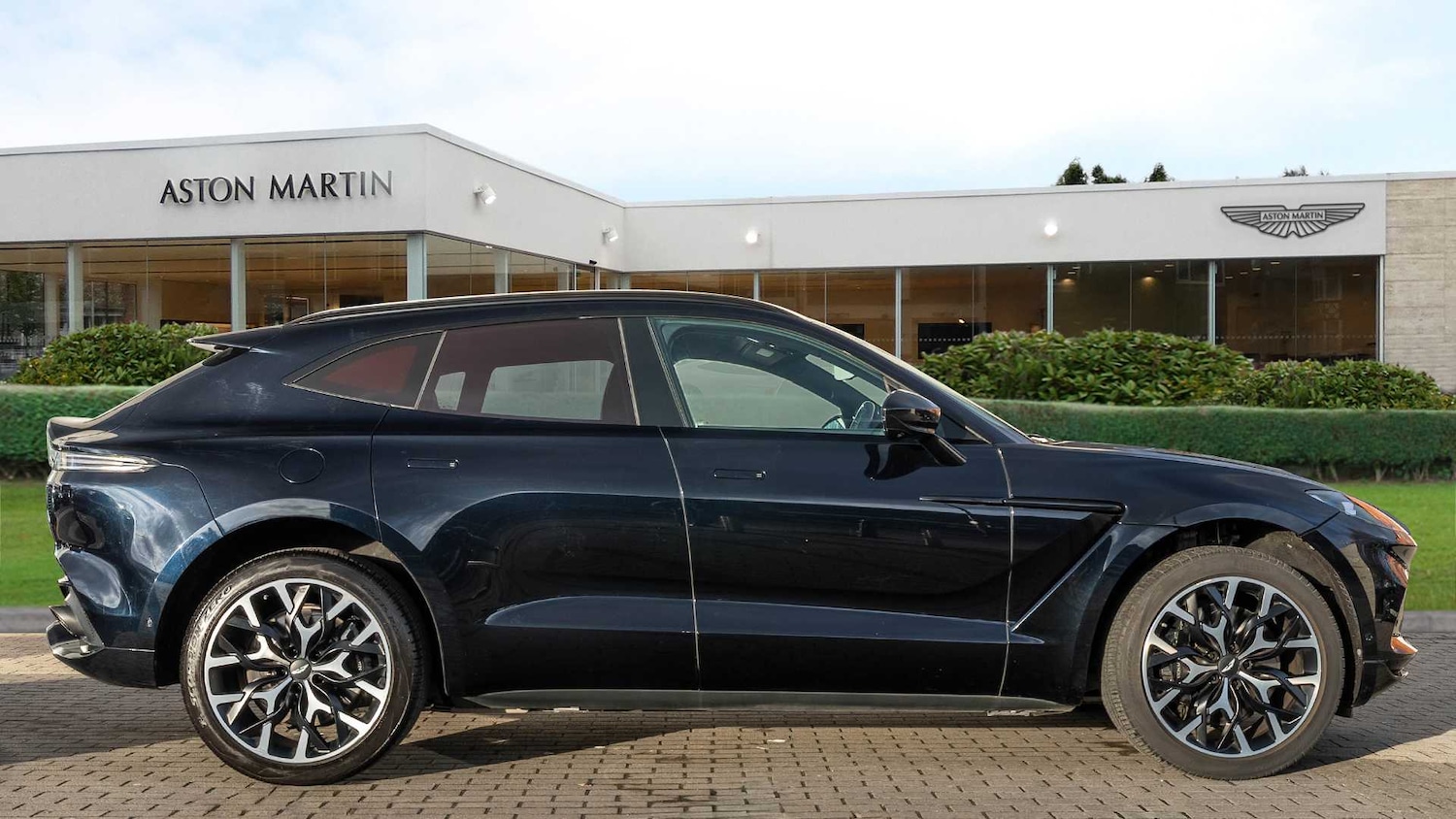 Used Aston Martin DBX 2022 for sale - 77282016: Photo 3