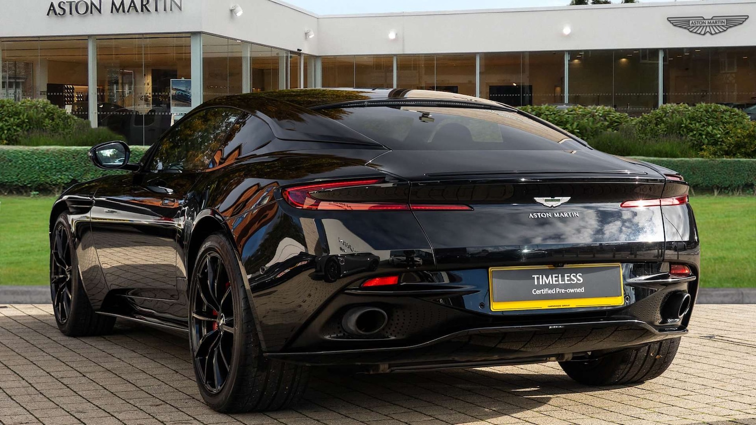 Used Aston Martin DB11 2021 for sale - 76390681: Photo 2