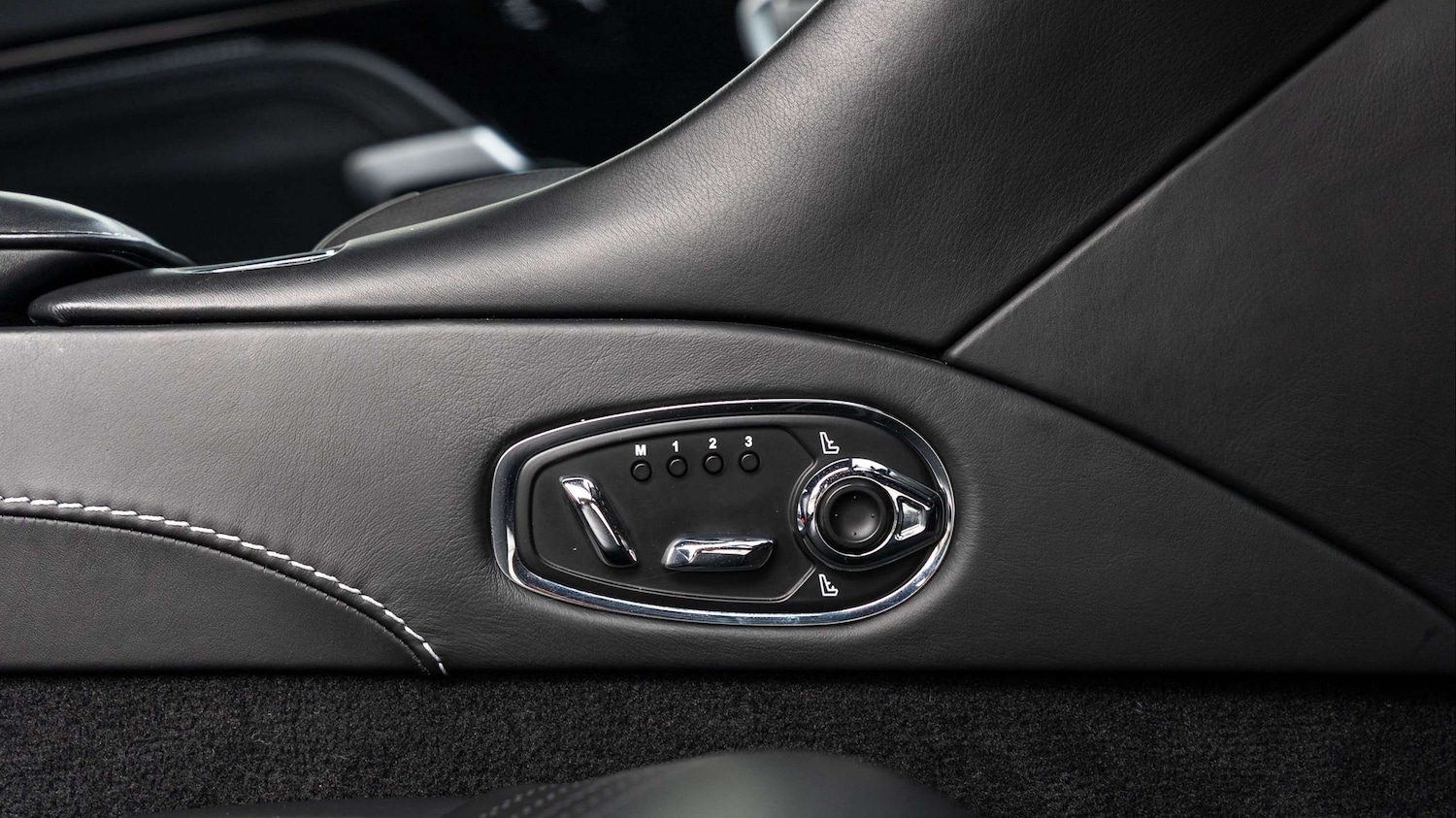 Used Aston Martin DB11 2021 for sale - 76390681: Photo 24