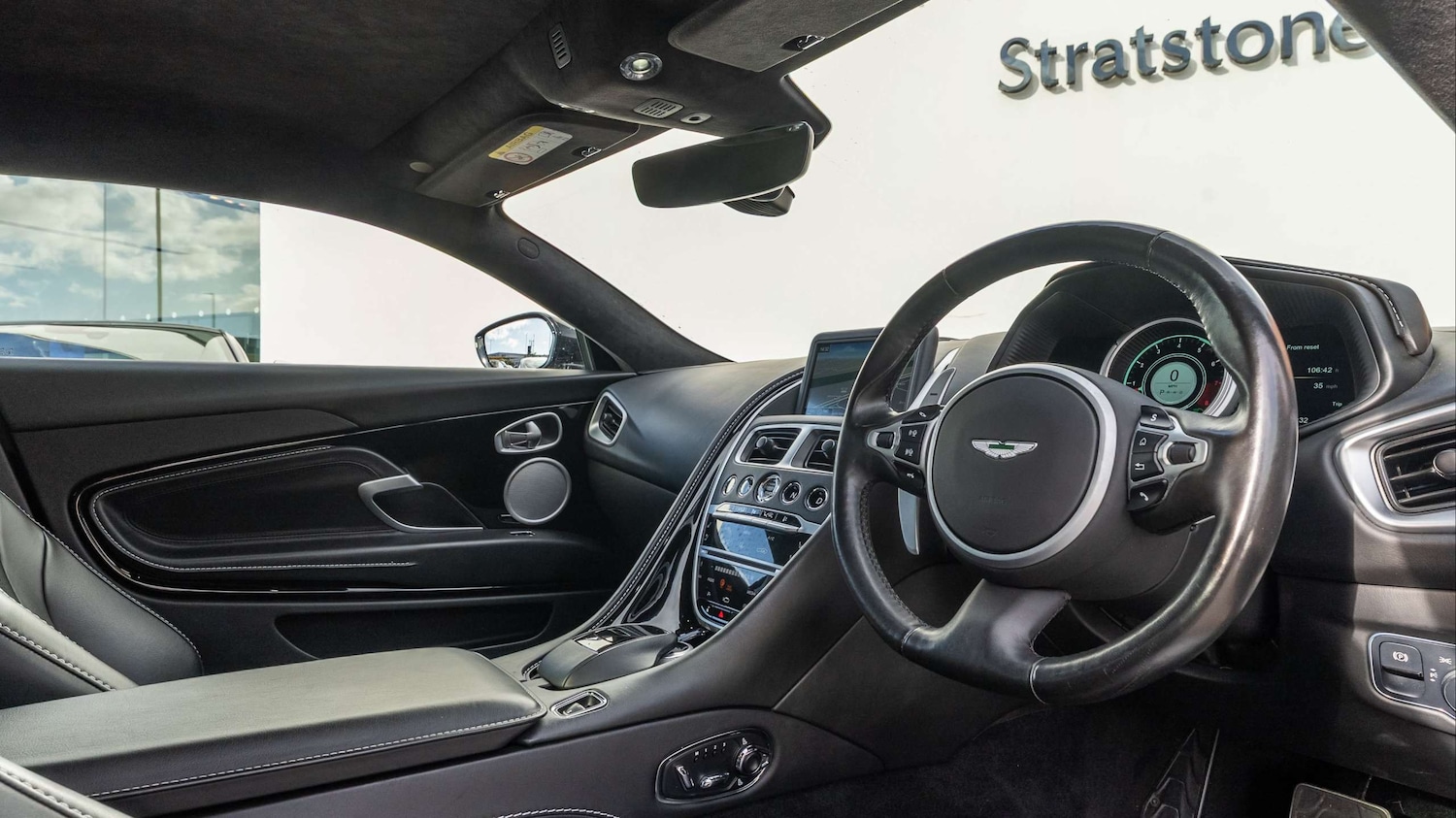 Used Aston Martin DB11 2021 for sale - 76390681: Photo 3