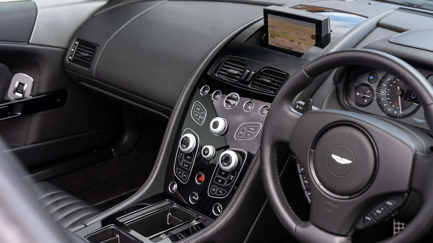 Used Aston Martin DB9 2017 for sale - 76827500: Photo 10