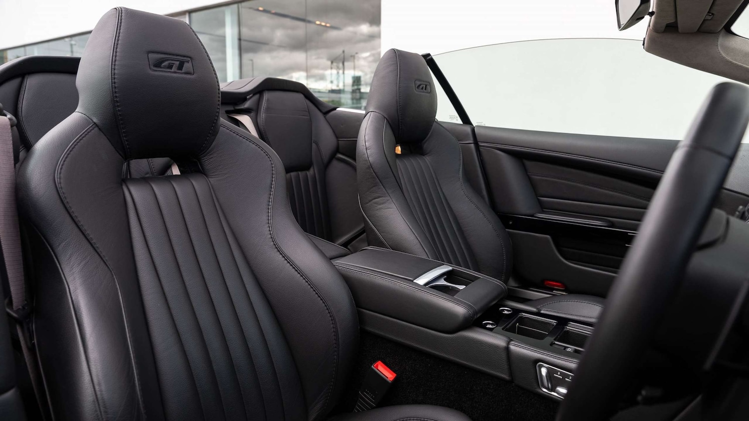 Used Aston Martin DB9 2017 for sale - 76827500: Photo 12