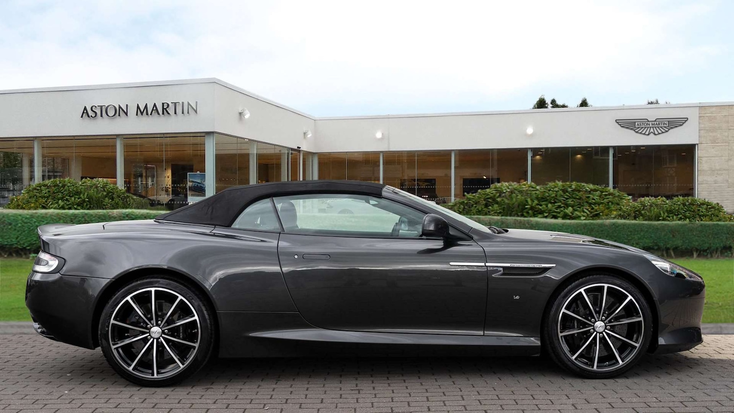 Used Aston Martin DB9 2017 for sale - 76827500: Photo 16