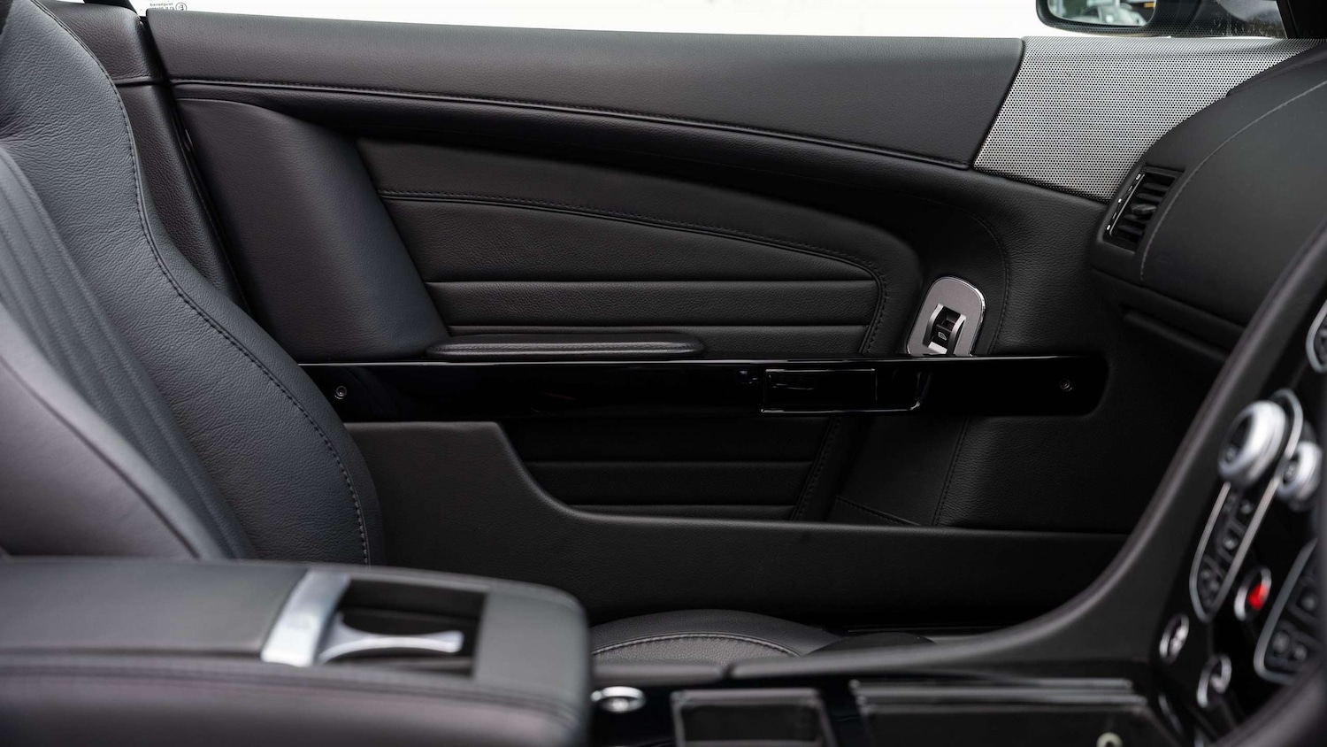 Used Aston Martin DB9 2017 for sale - 76827500: Photo 26