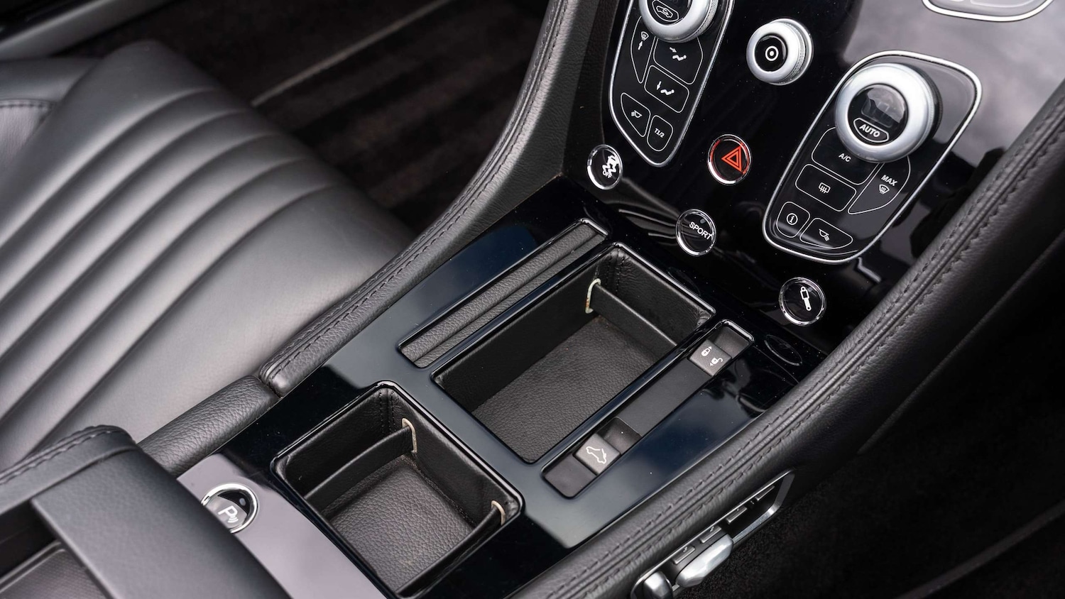 Used Aston Martin DB9 2017 for sale - 76827500: Photo 27