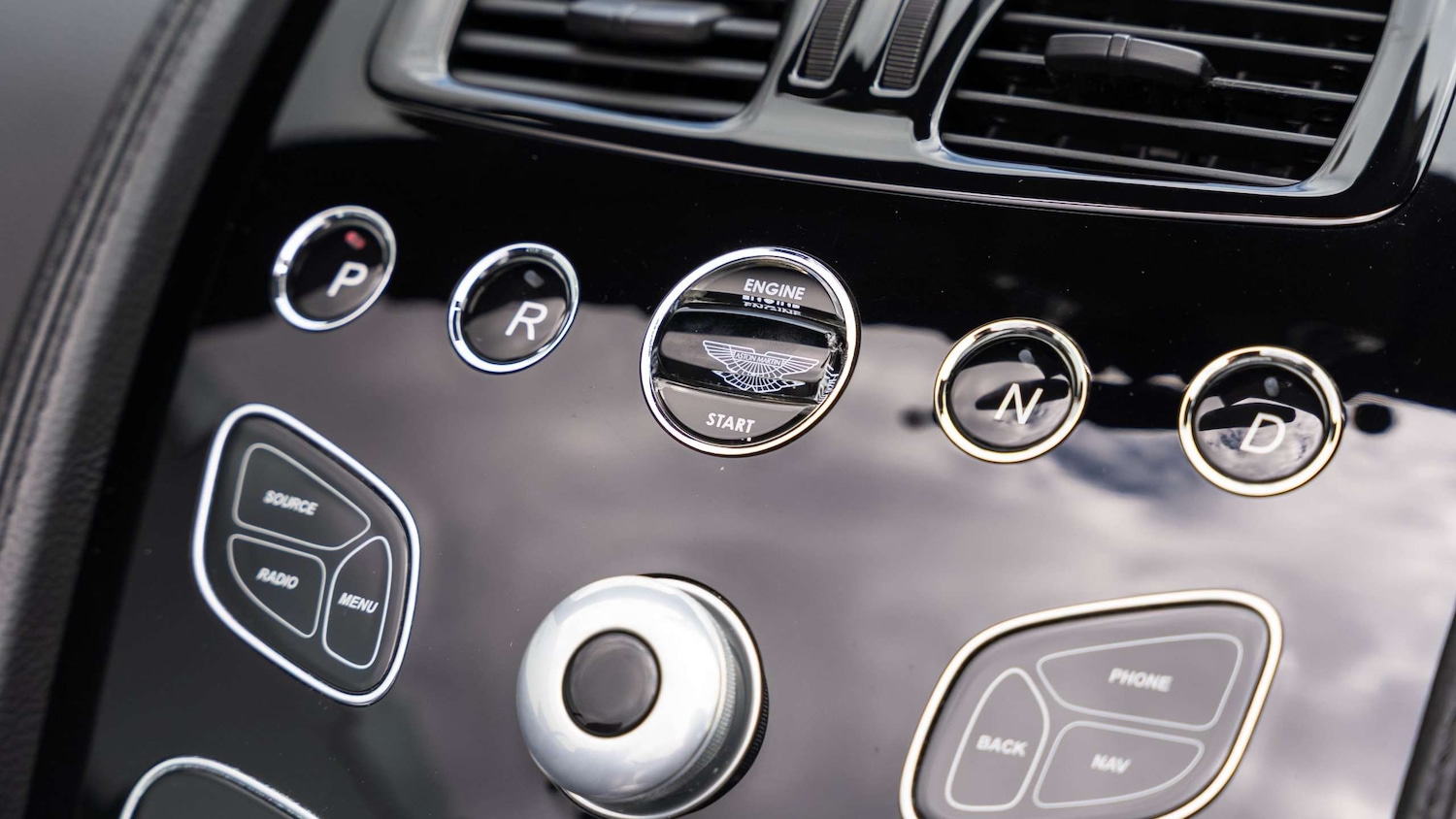 Used Aston Martin DB9 2017 for sale - 76827500: Photo 29