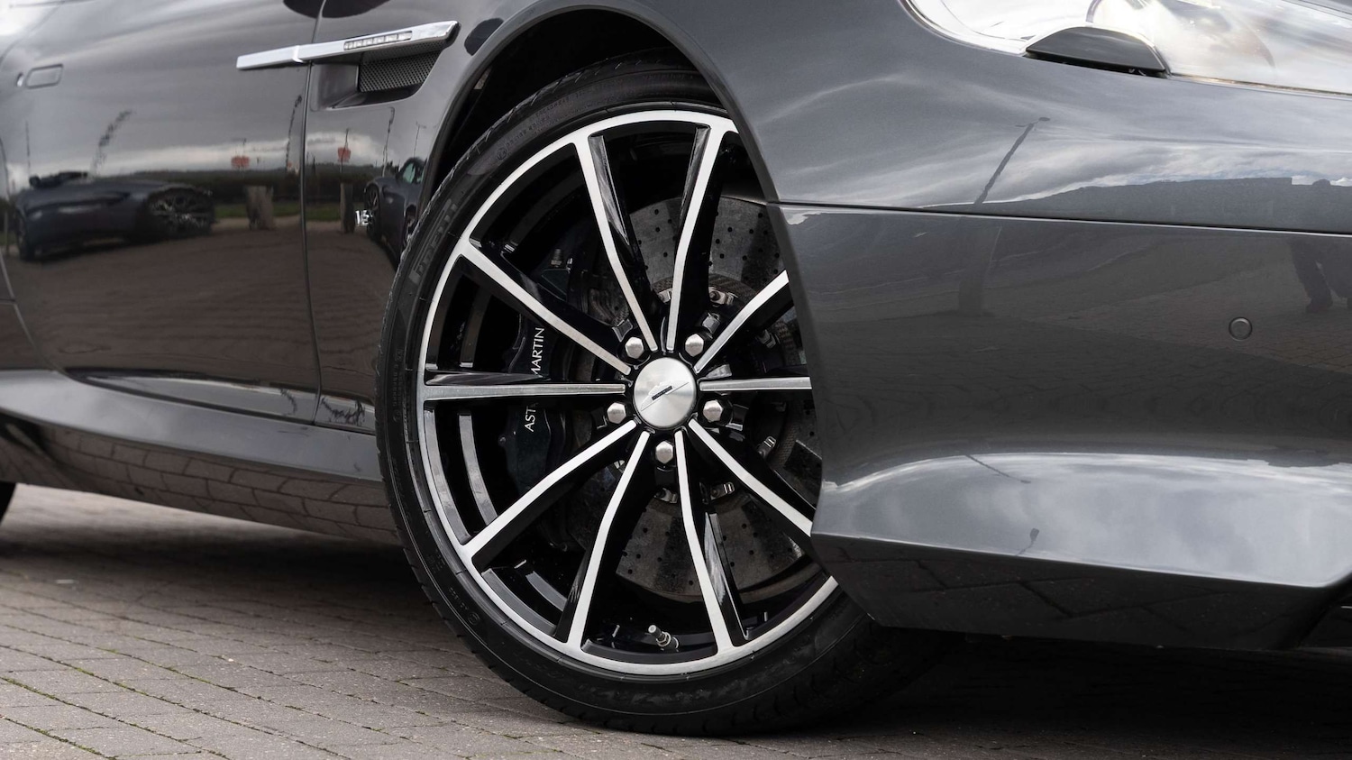 Used Aston Martin DB9 2017 for sale - 76827500: Photo 4