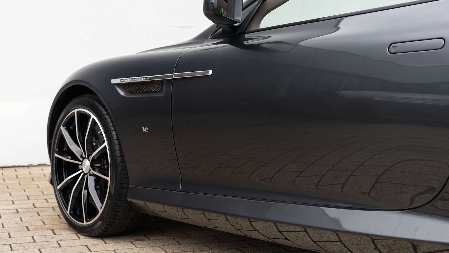 Used Aston Martin DB9 2017 for sale - 76827500: Photo 9