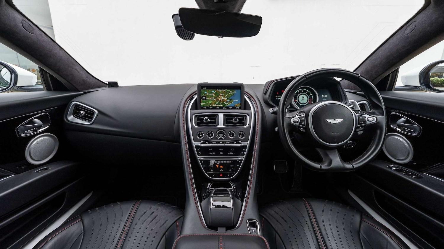 Used Aston Martin DB11 2017 for sale - 76705007: Photo 11