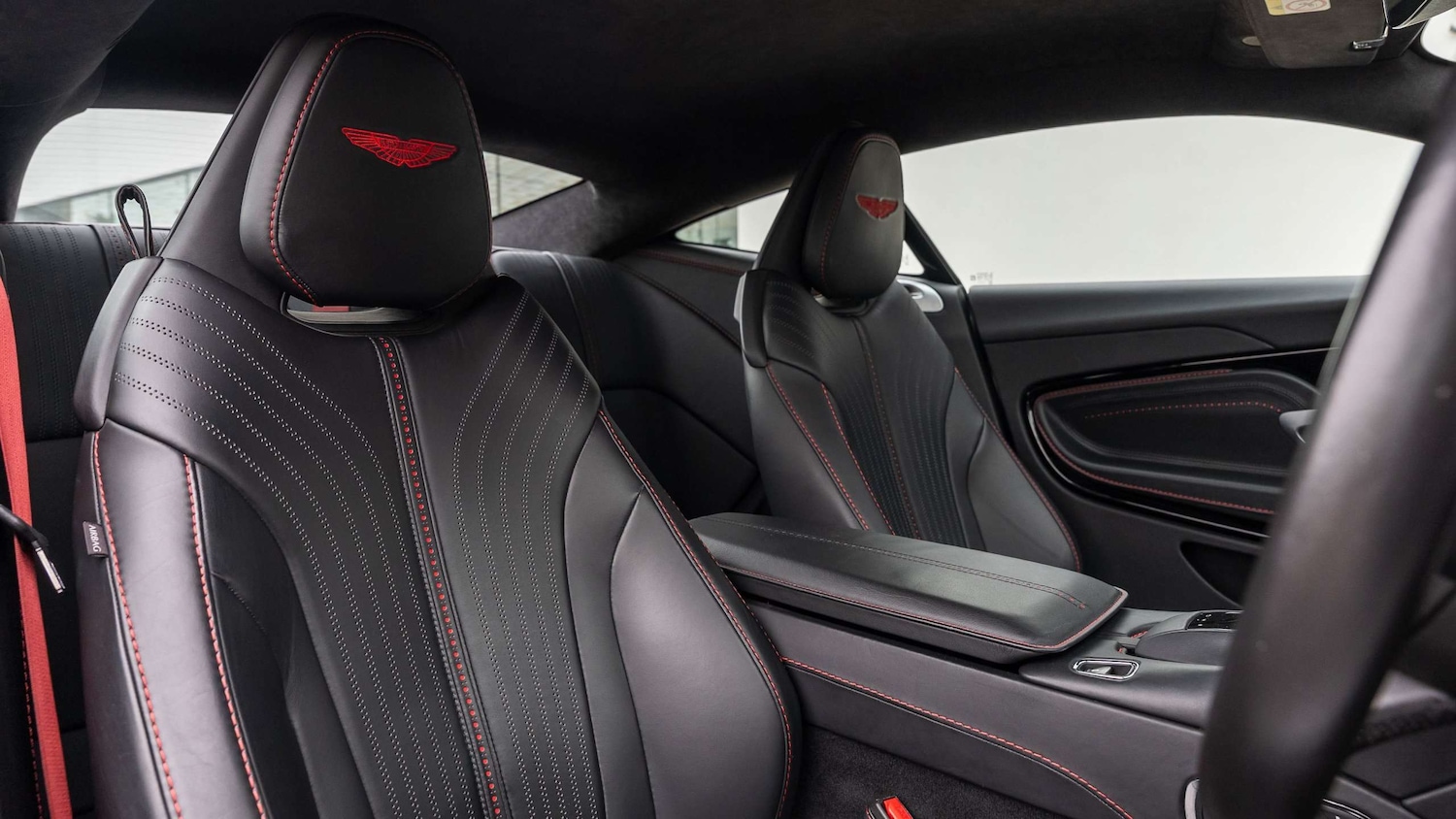 Used Aston Martin DB11 2017 for sale - 76705007: Photo 12