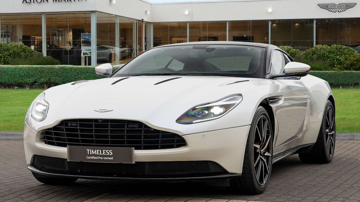 Used Aston Martin DB11 2017 for sale - 76705007: Photo 15