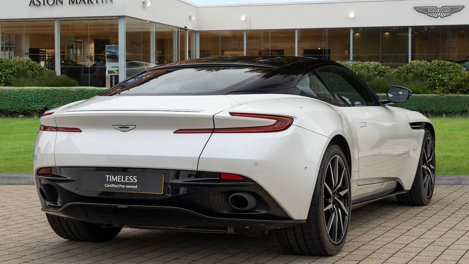 Used Aston Martin DB11 2017 for sale - 76705007: Photo 16