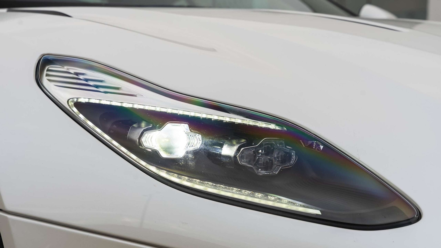 Used Aston Martin DB11 2017 for sale - 76705007: Photo 19