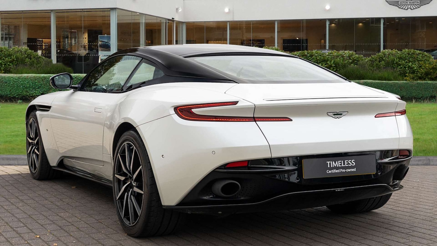 Used Aston Martin DB11 2017 for sale - 76705007: Photo 2