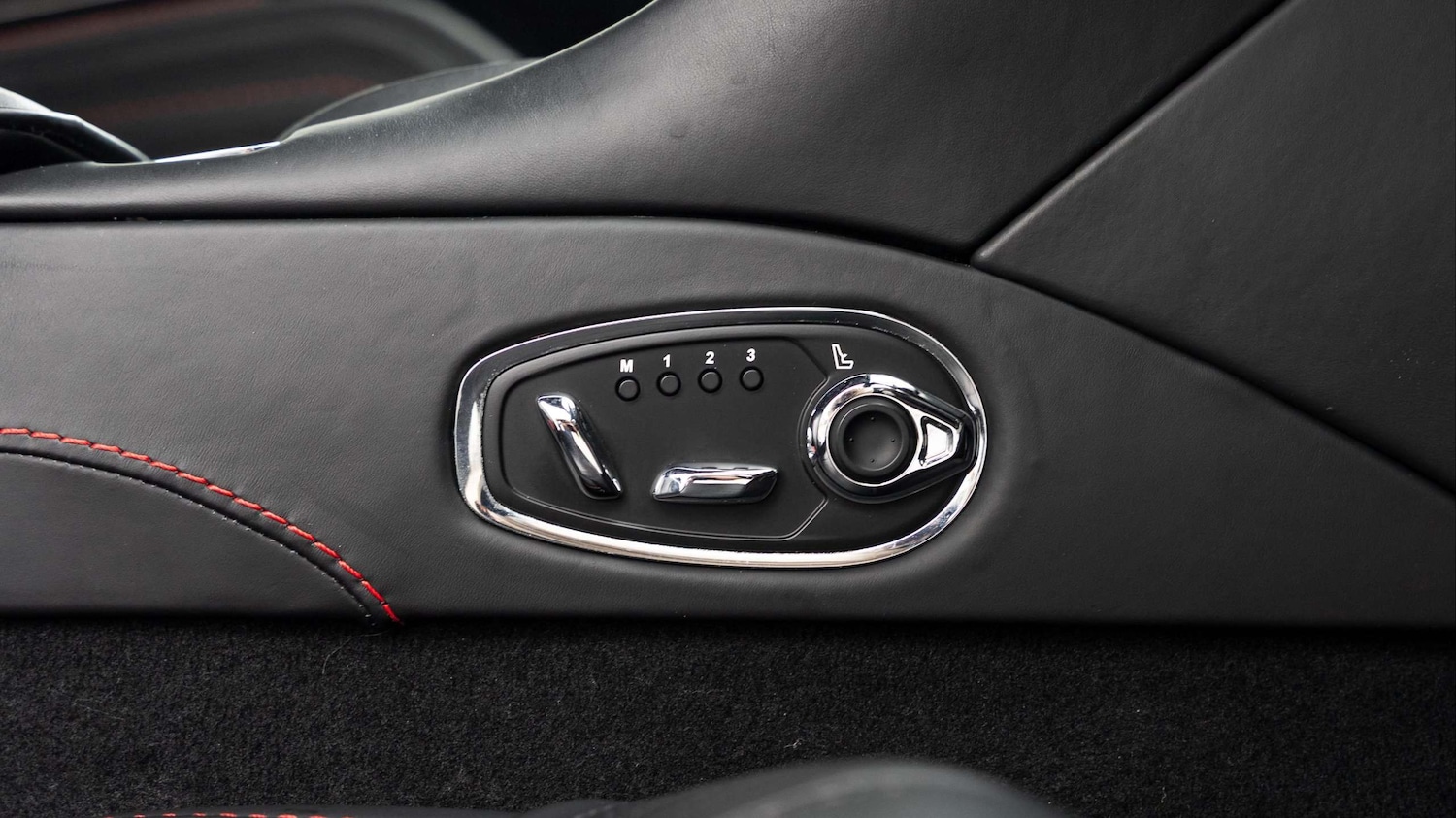 Used Aston Martin DB11 2017 for sale - 76705007: Photo 29