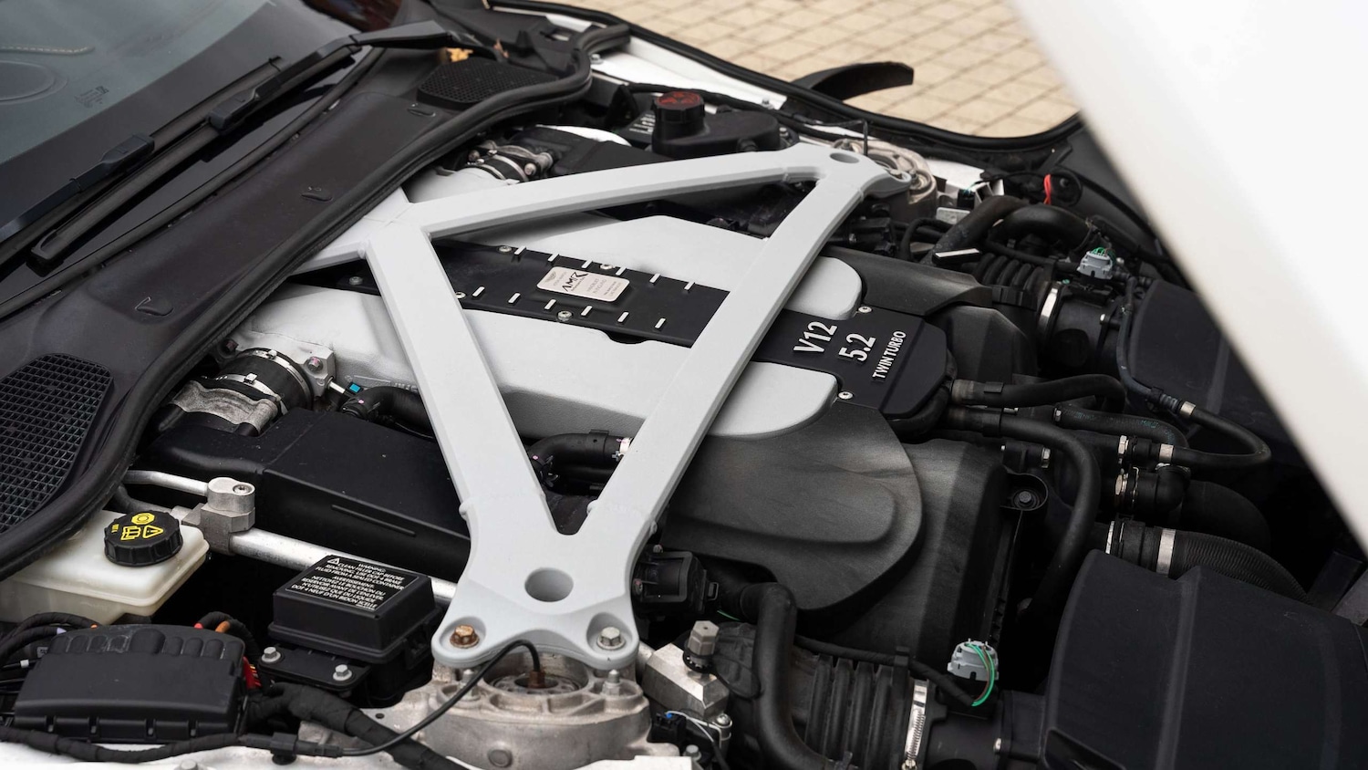 Used Aston Martin DB11 2017 for sale - 76705007: Photo 30