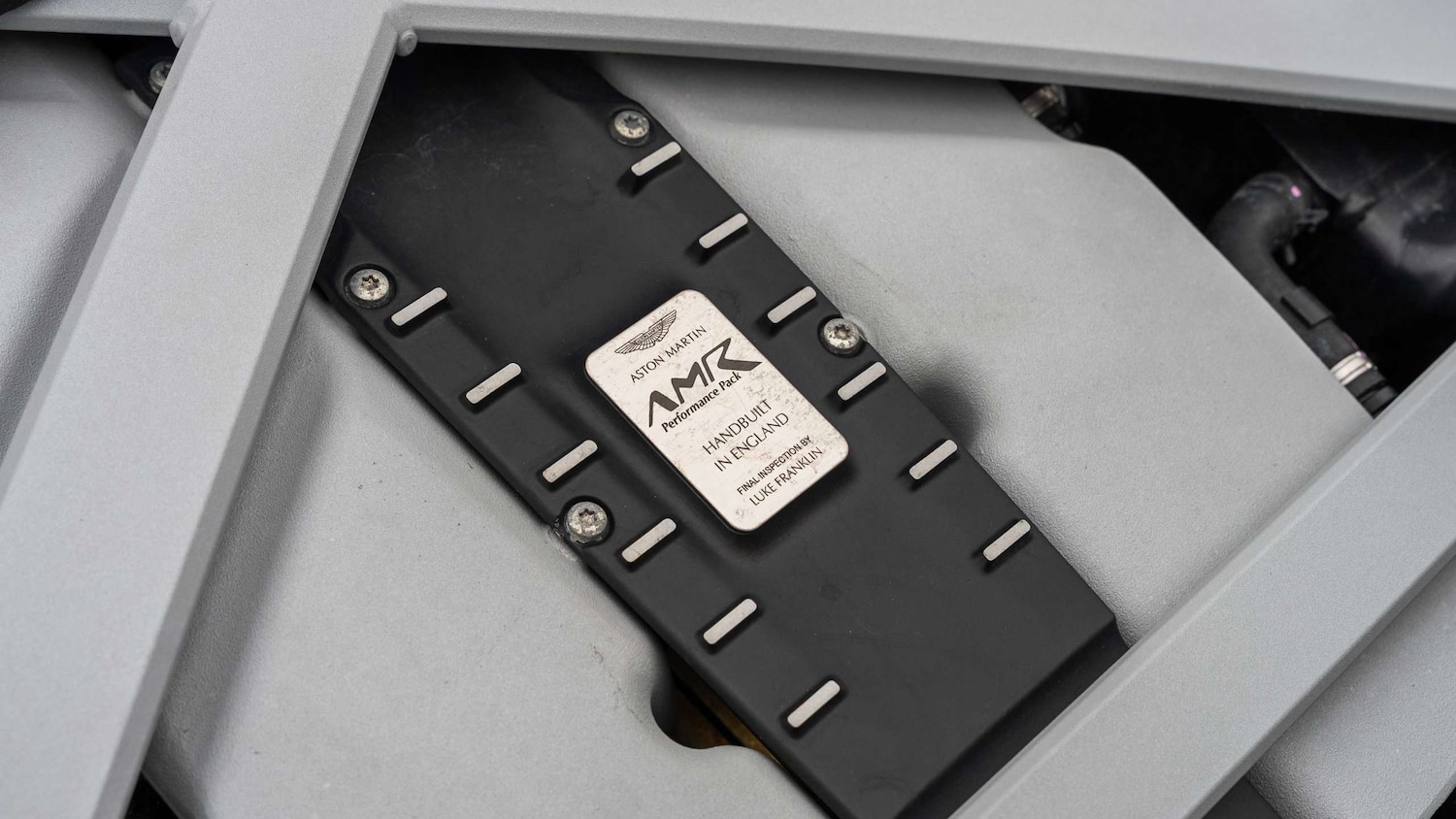 Used Aston Martin DB11 2017 for sale - 76705007: Photo 32