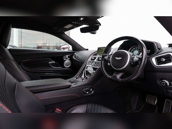 Used Aston Martin DB11 2017 for sale - 76705007: Photo