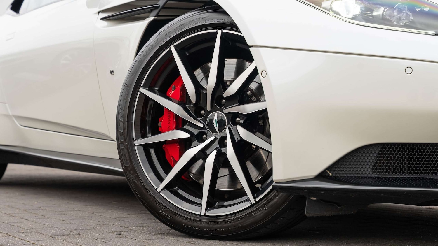 Used Aston Martin DB11 2017 for sale - 76705007: Photo 4