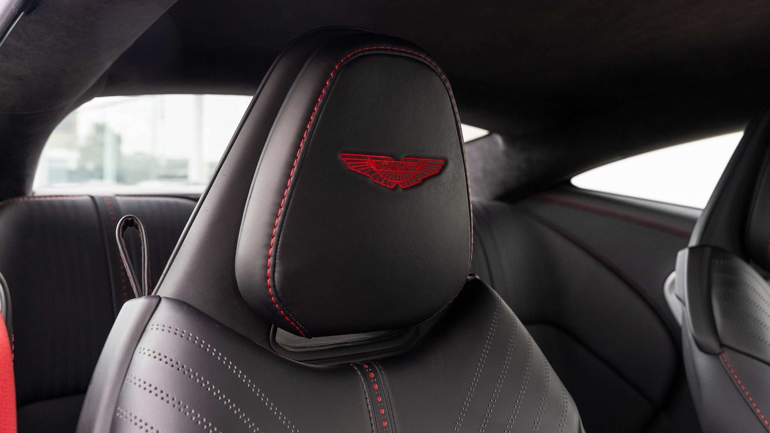 Used Aston Martin DB11 2017 for sale - 76705007: Photo 5