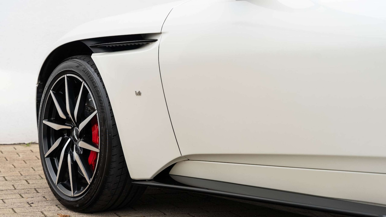 Used Aston Martin DB11 2017 for sale - 76705007: Photo 9