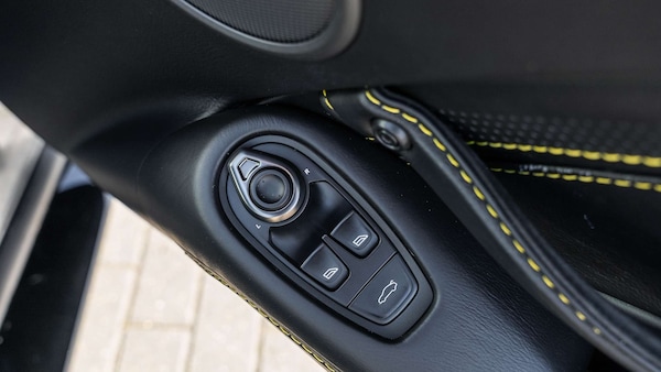 Used Aston Martin Vantage 2019 for sale - 76218467: Photo 21