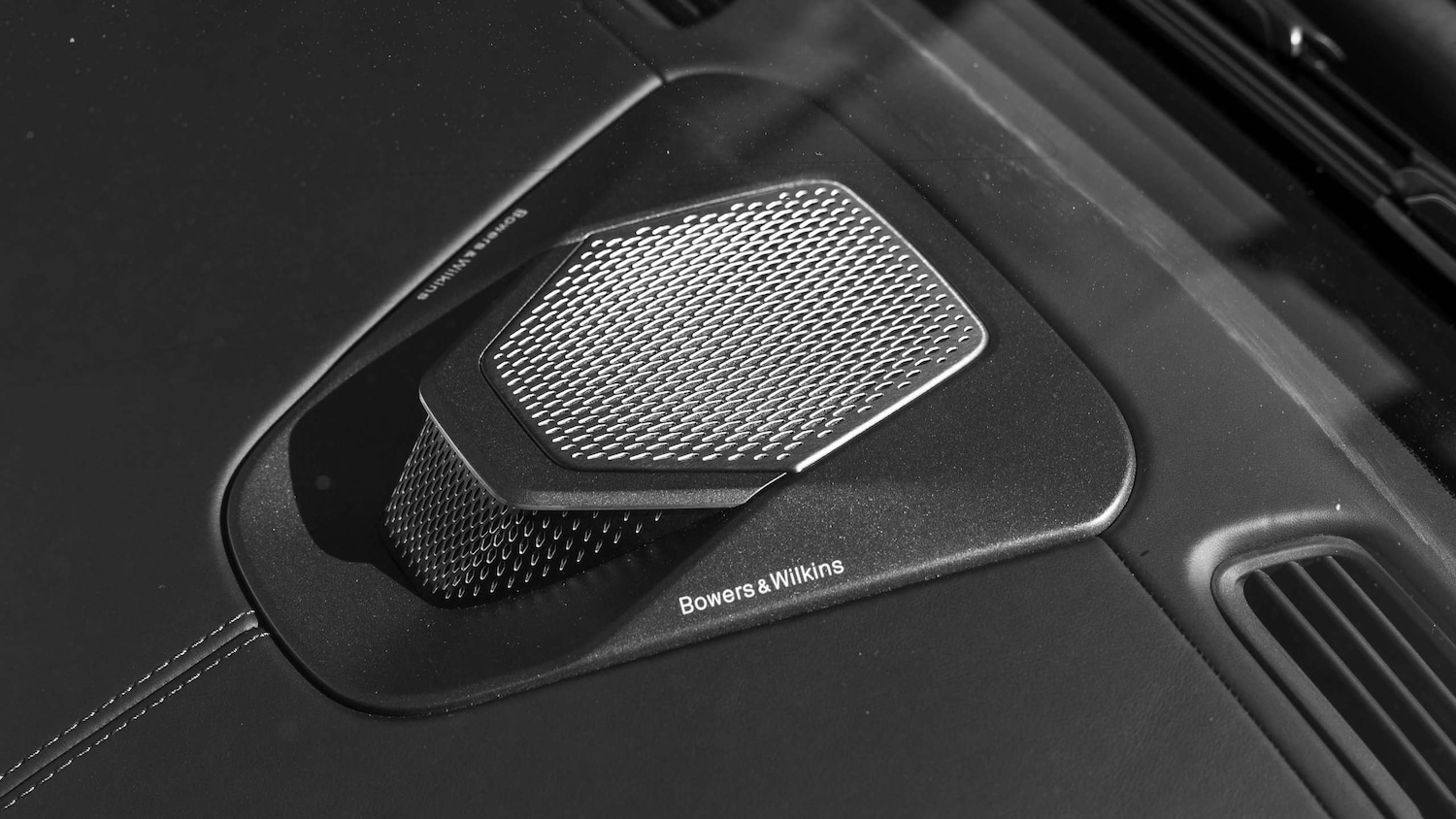 Used Aston Martin Vantage 2025 for sale - 77123309: Photo 21