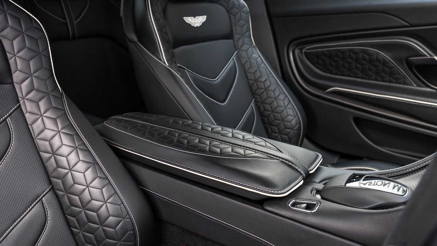 Used Aston Martin DBS 2020 for sale - 77257301: Photo 14