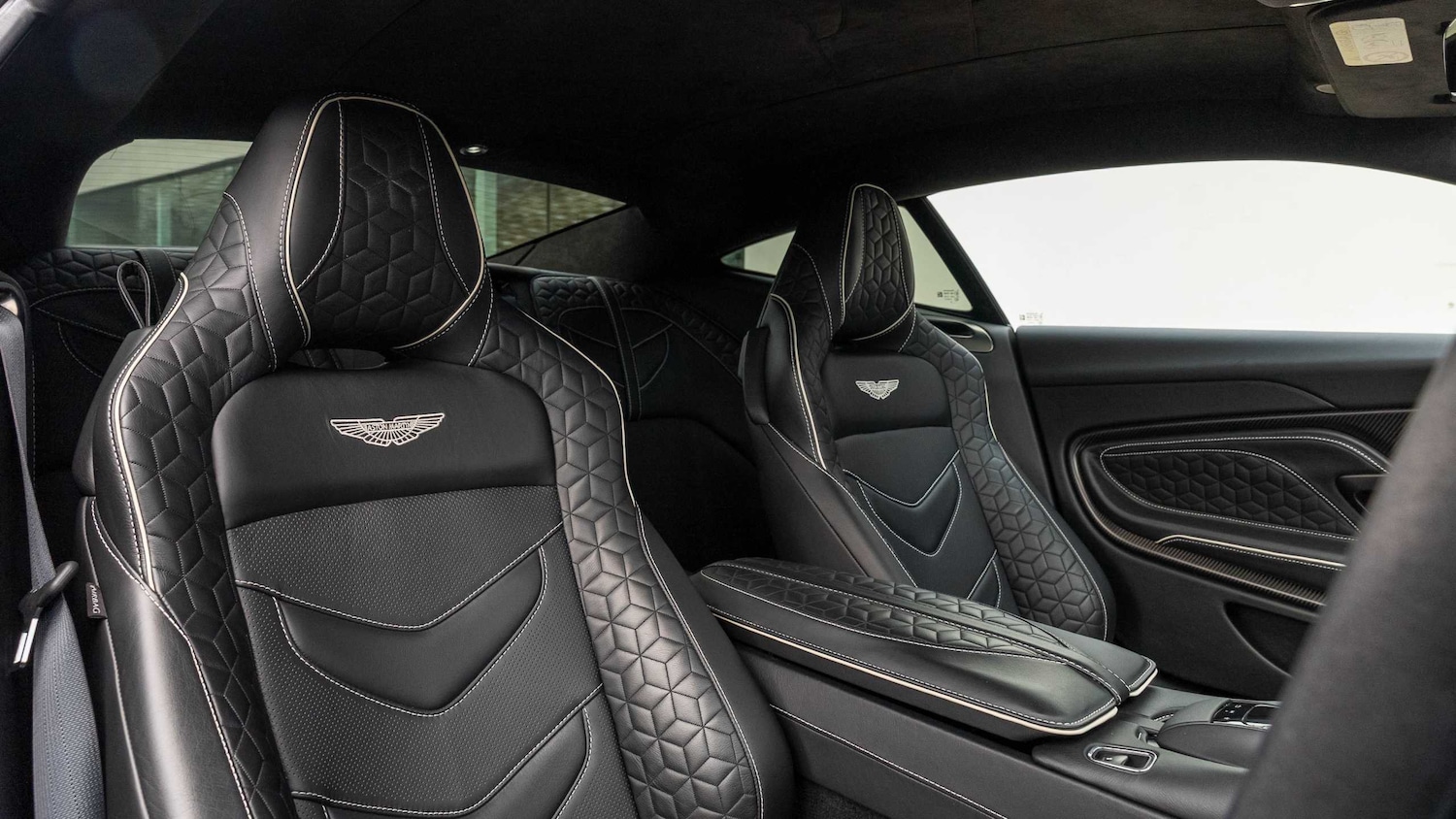 Used Aston Martin DBS 2020 for sale - 77257301: Photo 16