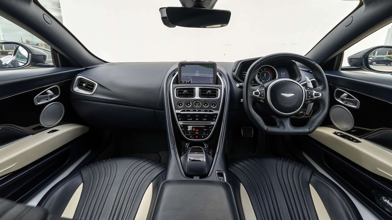 Used Aston Martin DB11 for sale - 76351629: Photo 11