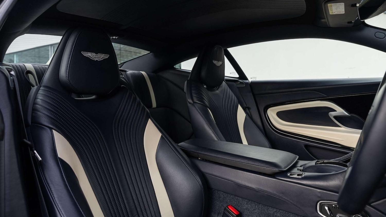 Used Aston Martin DB11 for sale - 76351629: Photo 12