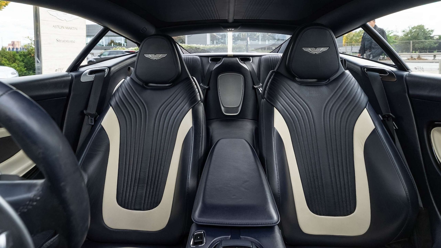 Used Aston Martin DB11 for sale - 76351629: Photo 13