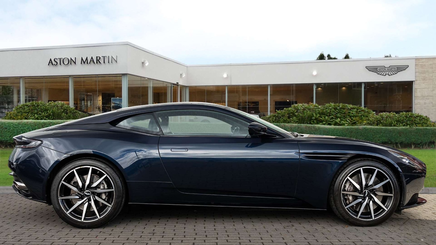 Used Aston Martin DB11 for sale - 76351629: Photo 15